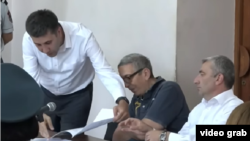 Film producer Armen Grigorian (center) is seen in the courtroom shortly before he collapsed to the floor and died.