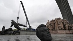 Памятники и память