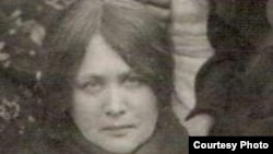 Варвара Малахиева-Мирович, фрагмент коллективной фотографии. 1923.