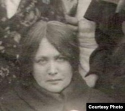 Варвара Малахиева-Мирович, фрагмент коллективной фотографии. 1923.