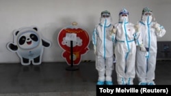 Пекин һава аланы хезмәткәрләре Олимпиада кунакларын каршы ала