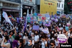 تظاهرات اعتراض به خروج ترکیه از «کنوانسیون استانبول»، استانبول، یکم ژوئیه ۲۰۲۱