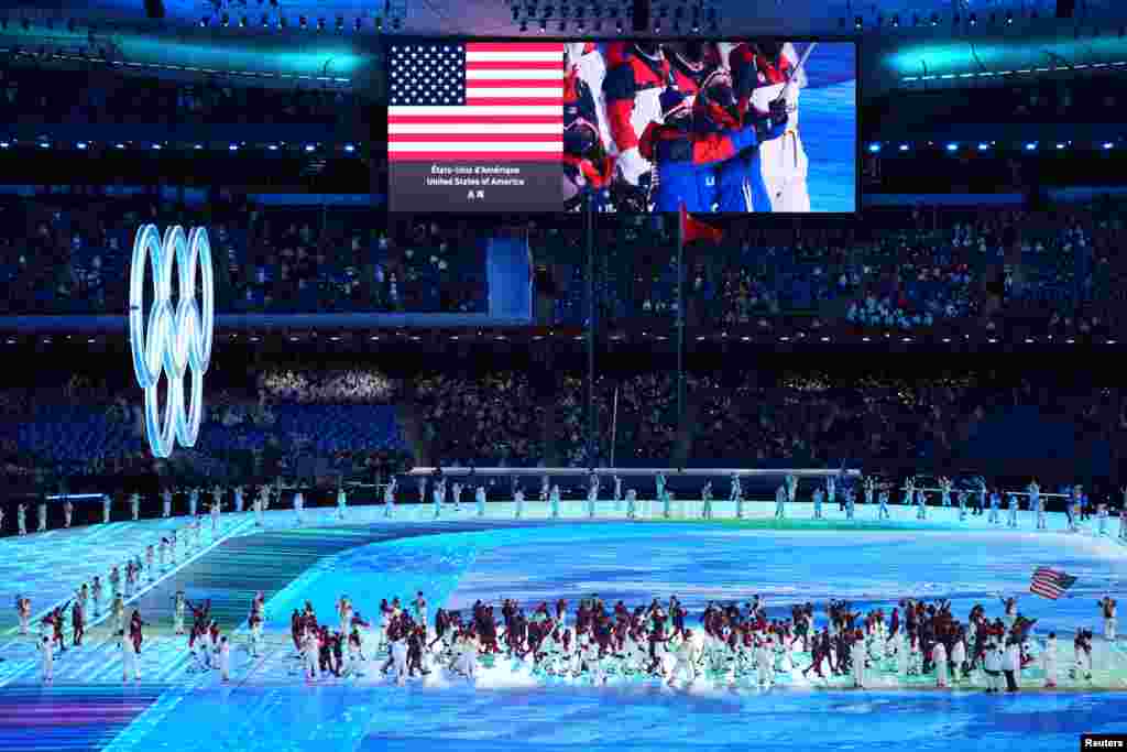 АҚШ, Ұлыбритания, Канада, Эстония және Австралия Қытай Шыңжаңдағы мұсылмандардың құқығын таптап жатыр деп Пекин олимпиадасына дипломатиялық бойкот жариялаған. Олимпиадаға бұл елдердің спортшылары қатыса береді, бірақ ресми билік өкілдері келмейді.&nbsp;