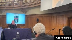 نمایی از یک جلسه «دادگاه بین‌المللی مردمی آبان»