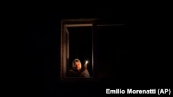 Без світла: вимушений захід енергетиків через російські обстріли (фоторепортаж)