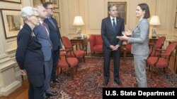 Сустрэча Сьвятланы Ціханоўскай у Дзярждэпартамэнце ЗША. У цэнтры дзяржсакратар ЗША Энтані Блінкен. Вашынгтон, 29 красавіка 2022