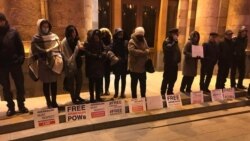 Շիրակցի գերիների հարազատների մի մասը Նոր տարին կառավարության շենքի առջև է դիմավորել