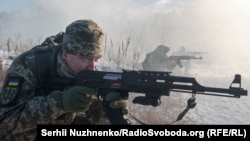 Андрій, 45 років, фінансист. У теробороні – рік. «Прийшов до тероборони, щоб отримати практичні навички військової справи, щоб бути бойовою одиницею у складі Збройних сил, а потім передати ці навички дітям», – каже він