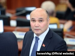 Данияр Төлөнов