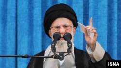 تعریف خامنه‌ای از اهمیت صنعت هسته‌ای و تأکید او بر لزوم غنی‌سازی اورانیوم با تناقضات و مغالطه‌های فنی و منطقی همراه است