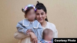 Ҳукми 8 соли зиндон барои Рухшона Ҳакимова хашму эътирози ҳамкоронаш ва корбарони шабакаҳои иҷтимоиро дар Тоҷикистон барангехт