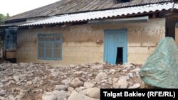 Селден кийинки көрүнүш. Чаңгыр-Таш айылындагы короолордун бири. 21-июль, 2021-жыл.