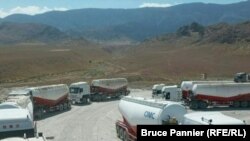 Sherobodda ishsiz turib qolgan sementovozlar