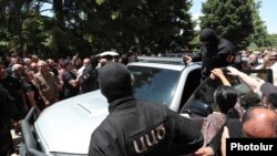 Armenia - Masked officers of the National Security Service are confronted by angry followers of the Armenian Apostolic Church in Echmiadzin, June 27, 2025.