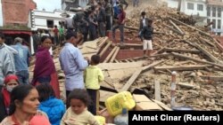 Непалдагы зилзала жүздөгөн адамдын өмүрүн алды 