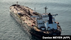 تصویر هوایی اول اکتبر ۲۰۲۵ در سواحل بندر سن-نزر در غرب فرانسه از نفتکش «بوراکای»، متعلق به «ناوگان سایه» روسیه