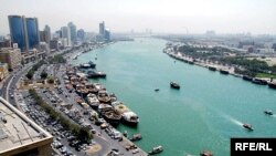 بر اساس آمار منتشره از سوى انجمن تجارت ايران در دبى، حجم تجارت خارجى ميان ايران و دبى در سال جارى نسبت به سال ۲۰۰۸ شش ميليارد دلار كاهش يافته است.