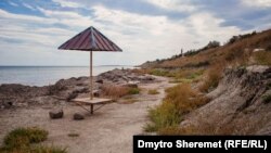 Пустой пляж оккупированного Геническа, сентябрь 2022 года