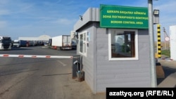 A crossing at the Russian-Kazakh border (file photo)