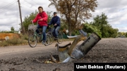 Розірвана ракета на дорозі в Балаклії, вересень 2022 року