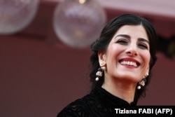 مینا کاوانی در مراسم پخش «خرس نیست» در جشنواره ونیز