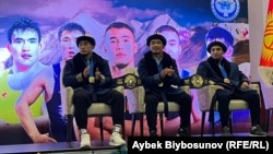 Чемпиондор: Акжол Махмудов, Жоламан Шаршенбеков жана Амантур Исмаилов. Бишкек. 15-сентябрь, 2022-жыл.