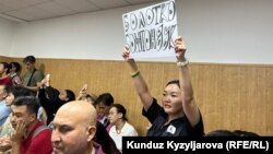 Журналист Болот Темировдун сотунда. 2022-жылдын 22-сентябры.  Архивдик сүрөт