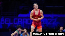 Жоламан Шаршенбеков грек-рим күрөшү боюнча Дүйнө чемпионатында 60 килограмм салмакта финалдык таймаштан кийин. 13-сентябрь, 2022-жыл. Белград, Сербия.