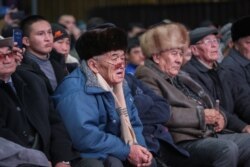 Көрүүчүлөр.