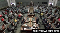 Украин президенти Владимир Зеленский Австралия парламентине онлайн кайрылуу кылып жаткан учуру. 2022-жыл. 