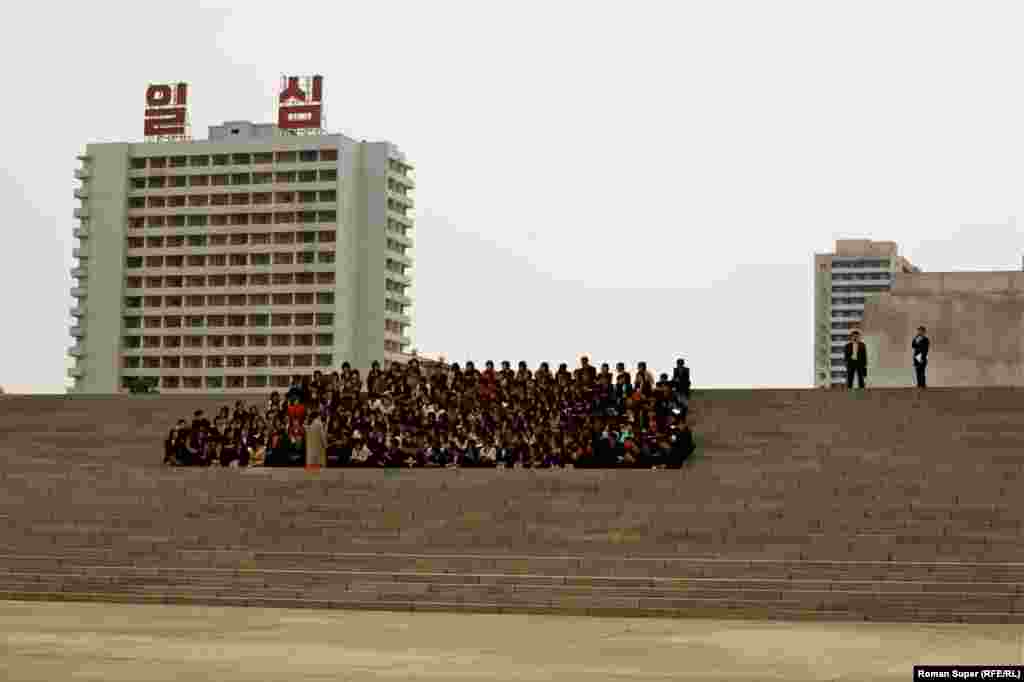 Зноў вулічныя студэнты. І зноў супрацоўнікі дзяржбясьпекі непадалёк