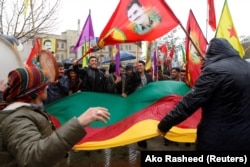 Курдські демонстранти з прапорами РПК в місті Сулейманія в іракському Курдистані (ілюстратине фото лютого 2018 року