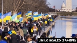 За даними української діаспори, в США можуть перебувати близько 200 тисяч воєнних мігрантів із України