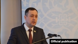 “Улуттук кайра жаралуу” партиясынын лидери Сарвар Отамурадов.