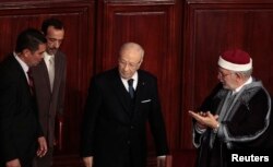 به هنگام تحویل گرفتن قدرت در سال ۲۰۱۴