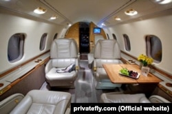 Салон літака Bombardier Learjet 60