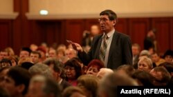 V корылтайда делегатлар тәкъдимнәр белән чыга