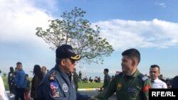 Генерал Хасан Күчүкакйүз менен Адисбек Жакыпбаев.