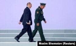 Президент Росії Володимир Путін і російський міністр оборони Сергій Шойгу на церемонії відкриття військово-технічного форму «Армія-2022». Московська область, 15 серпня 2022 року