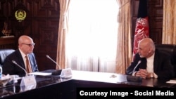 Ооганстандын президенти Ашраф Гани жана АКШ президентинин улуттук коопсуздук боюнча кеңешчиси Герберт Макмастер.