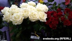 Імпартныя ружы ў менскай кветкавай краме