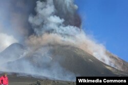 2013 елда Этна янартавының атылып чыгуы