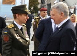 Командувач Медичних сил Збройних сил України Тетяна Остащенко, якій присвоєно чергове військове звання вищого офіцерського складу – бригадний генерал, і міністр оборони Андрій Таран. 24 серпня 2021 року