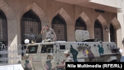 Египет армиясы кайрадан Каирдин көчөлөрү күзөтүүдө. 25-июнь 2013