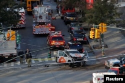 Нью-Йорктегі шабуыл орнына келген арнайы қызмет көліктері мен қылмыскердің көлігі. 31 қазан 2017 жыл.