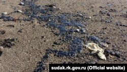 Узбережжя Судака забруднене мазутом (ілюстративне фото)