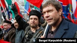 Олег Царьов (праворуч) був депутатом Верховної Ради України трьох скликань, в Україні його заочно засудили до 12 років ув’язнення за сепаратизм та колабораціонізм