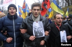 Під час акції «Україна без Кучми». Київ, майдан Незалежності, 19 грудня 2000 року