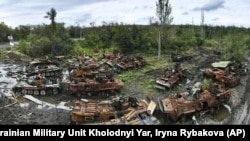 Harkiv vilâyetiniñ İzüm yaqınlarında Ukrayına silâlı quvetleriniñ qarşı ücümi vaqtında yoq etilgen Rusiye arbiy tehnikası, 2022 senesi sentâbrniñ 13-ü