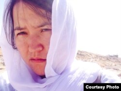 С точки зрения практичности мне не понравилось постоянно носить платок – это совсем неудобно. В последние дни я стала немного мятежной и полностью игнорировала хиджаб.